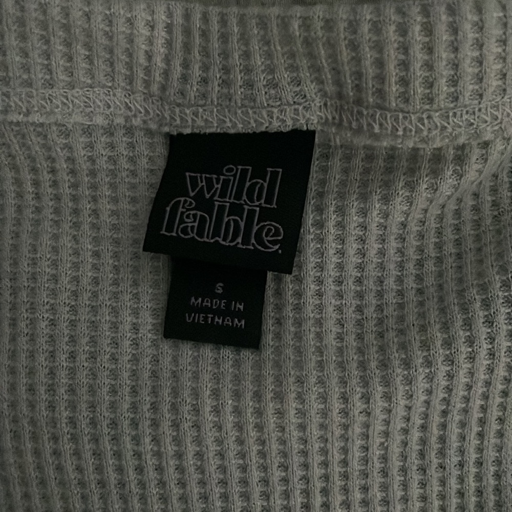 GRAY TOP♥️Size small - Picture 2 of 5